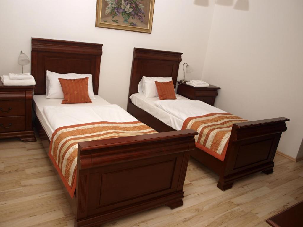 Hotel Oko Nitra Rum bild