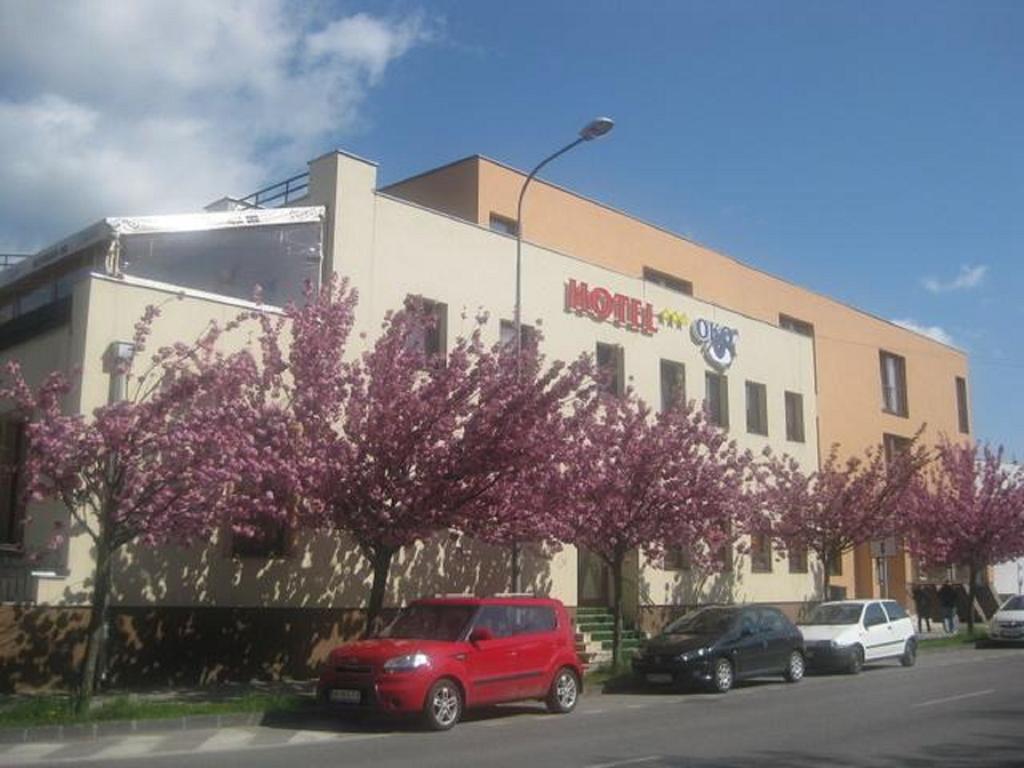 Hotel Oko Nitra Exteriör bild